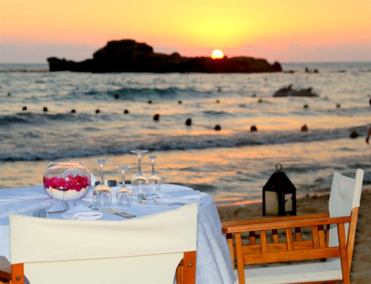 Romantic Dinner at Edde Sands